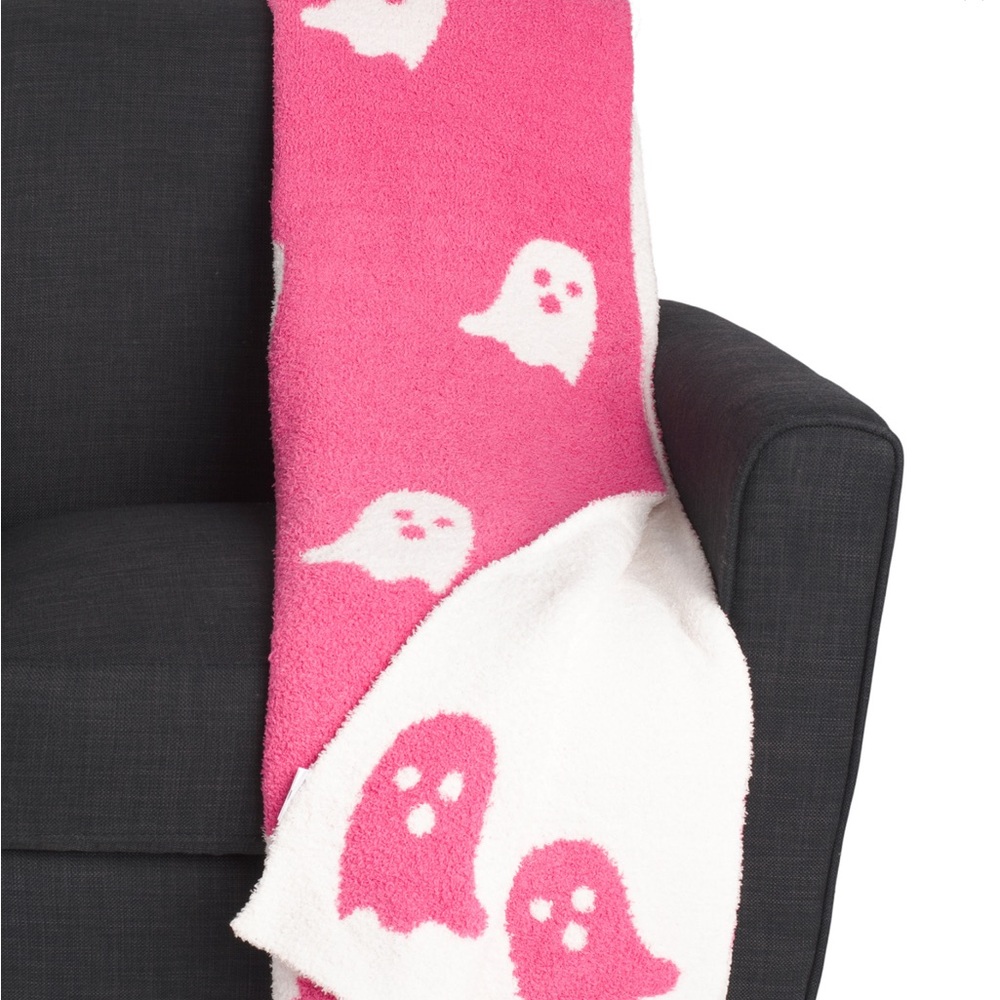 CUPCAKES & CASHMERE 50x70 Feather Knit Ghost Throw